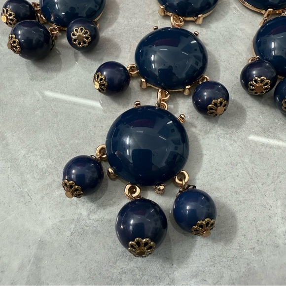 Francesca’s Bubble Statement Necklace - Picture 4 of 11